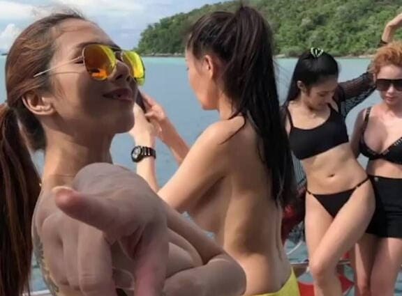 深圳游艇淫趴聚会不雅性爱视频㊙️还有不少网红模特，有钱人真会玩[无水原版]【535M】