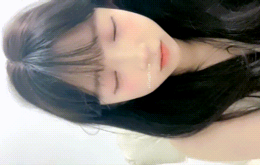 新人！清纯漂亮邻家小妹，初恋的感觉【呆呆小猫】下海福利，扣穴自慰敏感型，很有撸点【8V+3.47G】