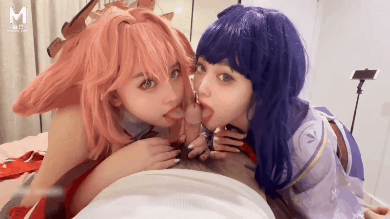 兽父3P双飞姐妹花！网黄福利用COSER衣服诱奸亲女儿【1V+430M】